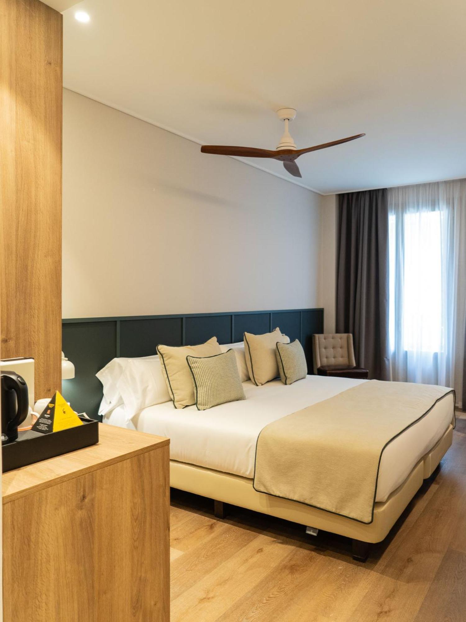 Hotel Well And Come Malaga Bagian luar foto