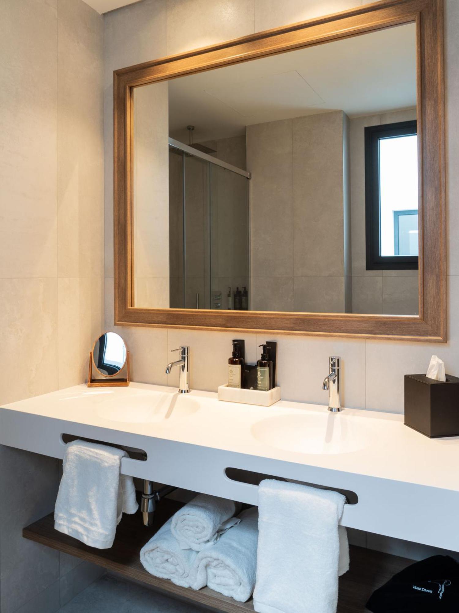 Hotel Well And Come Malaga Bagian luar foto