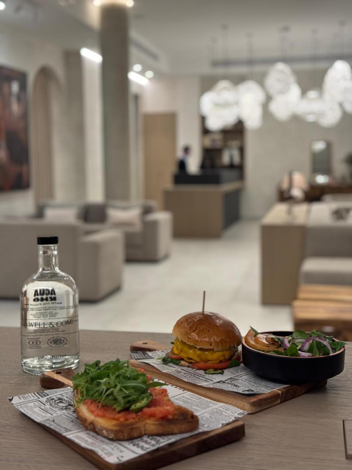 Hotel Well And Come Malaga Bagian luar foto