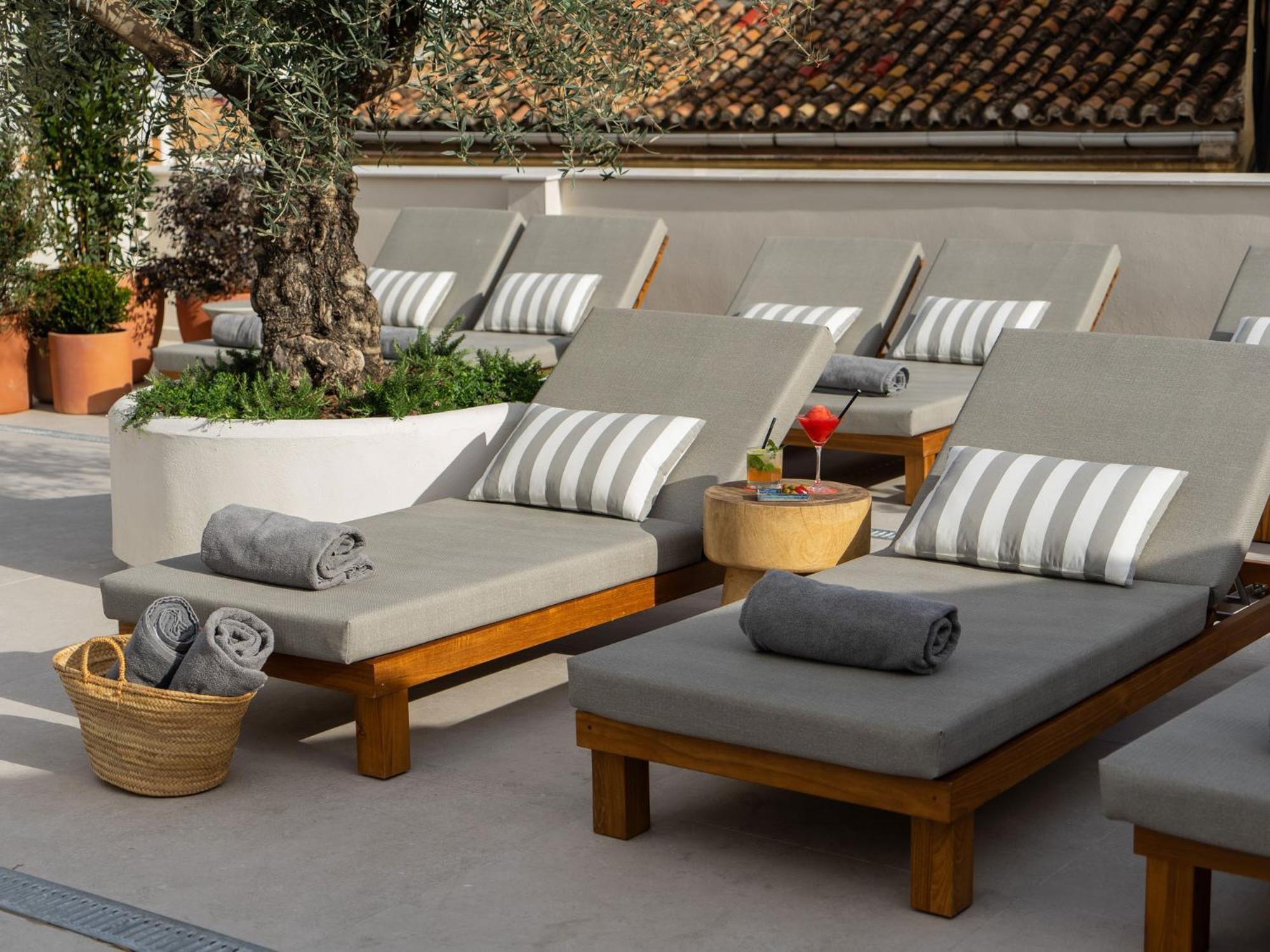 Hotel Well And Come Malaga Bagian luar foto