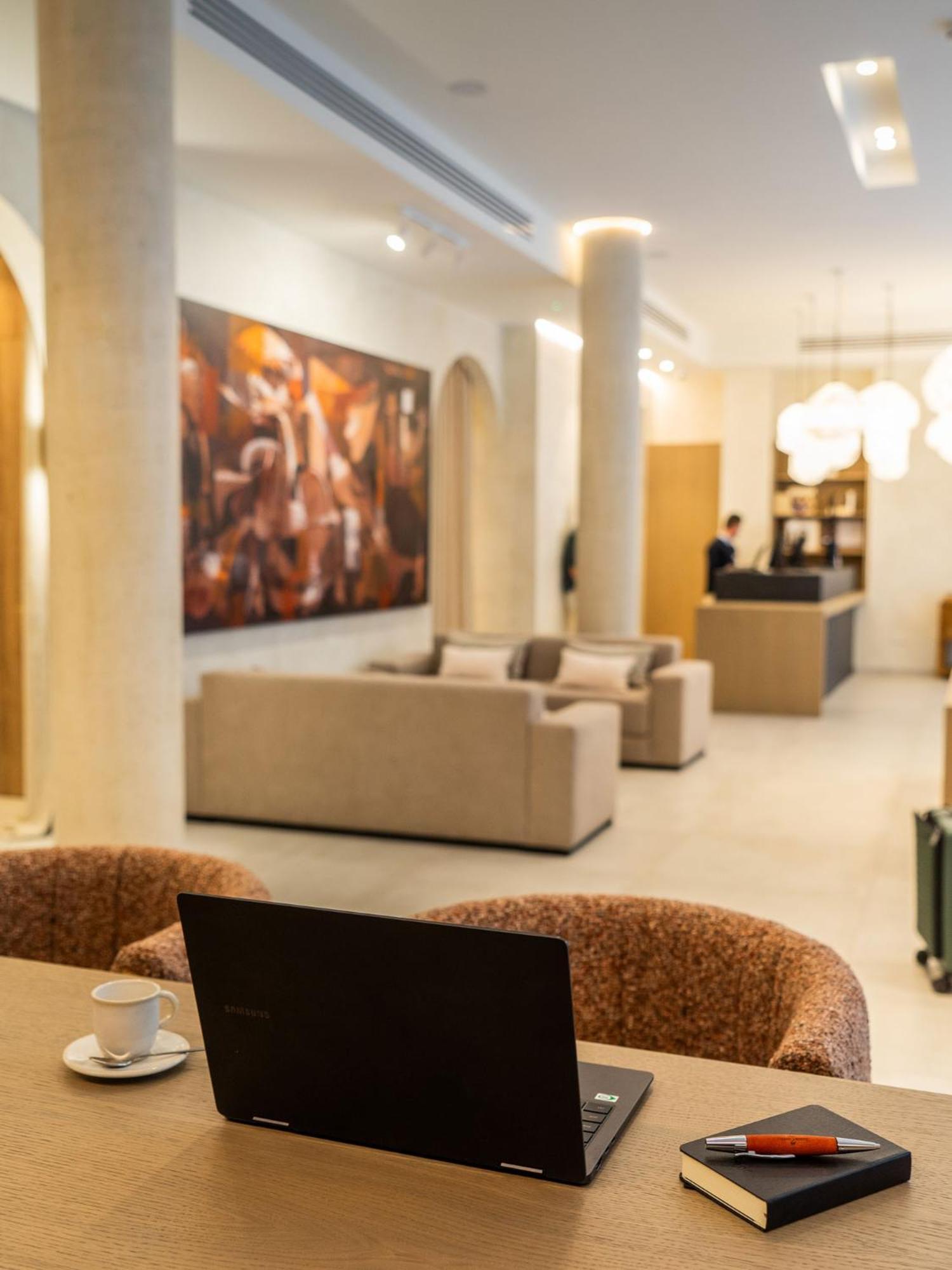Hotel Well And Come Malaga Bagian luar foto