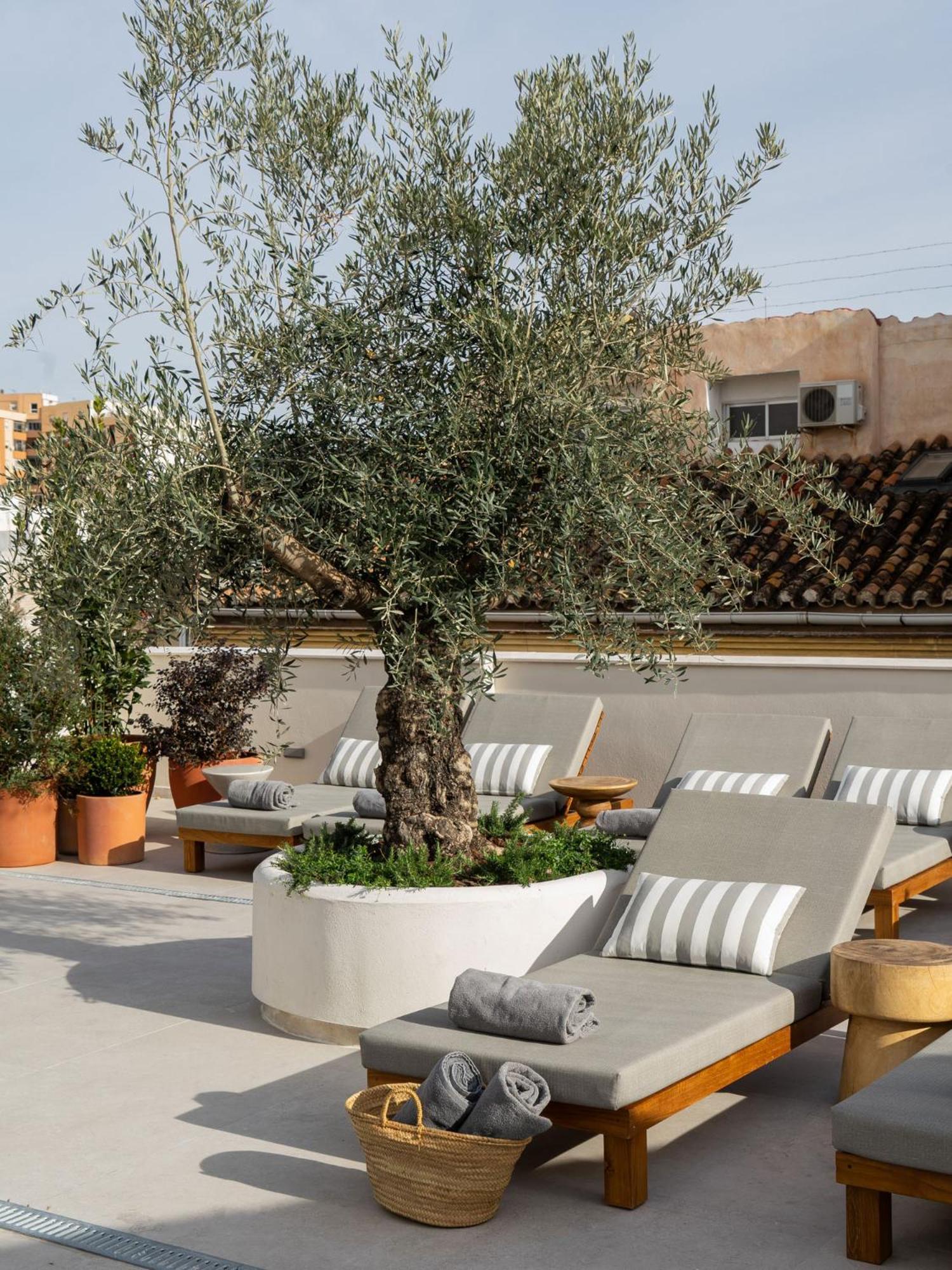 Hotel Well And Come Malaga Bagian luar foto