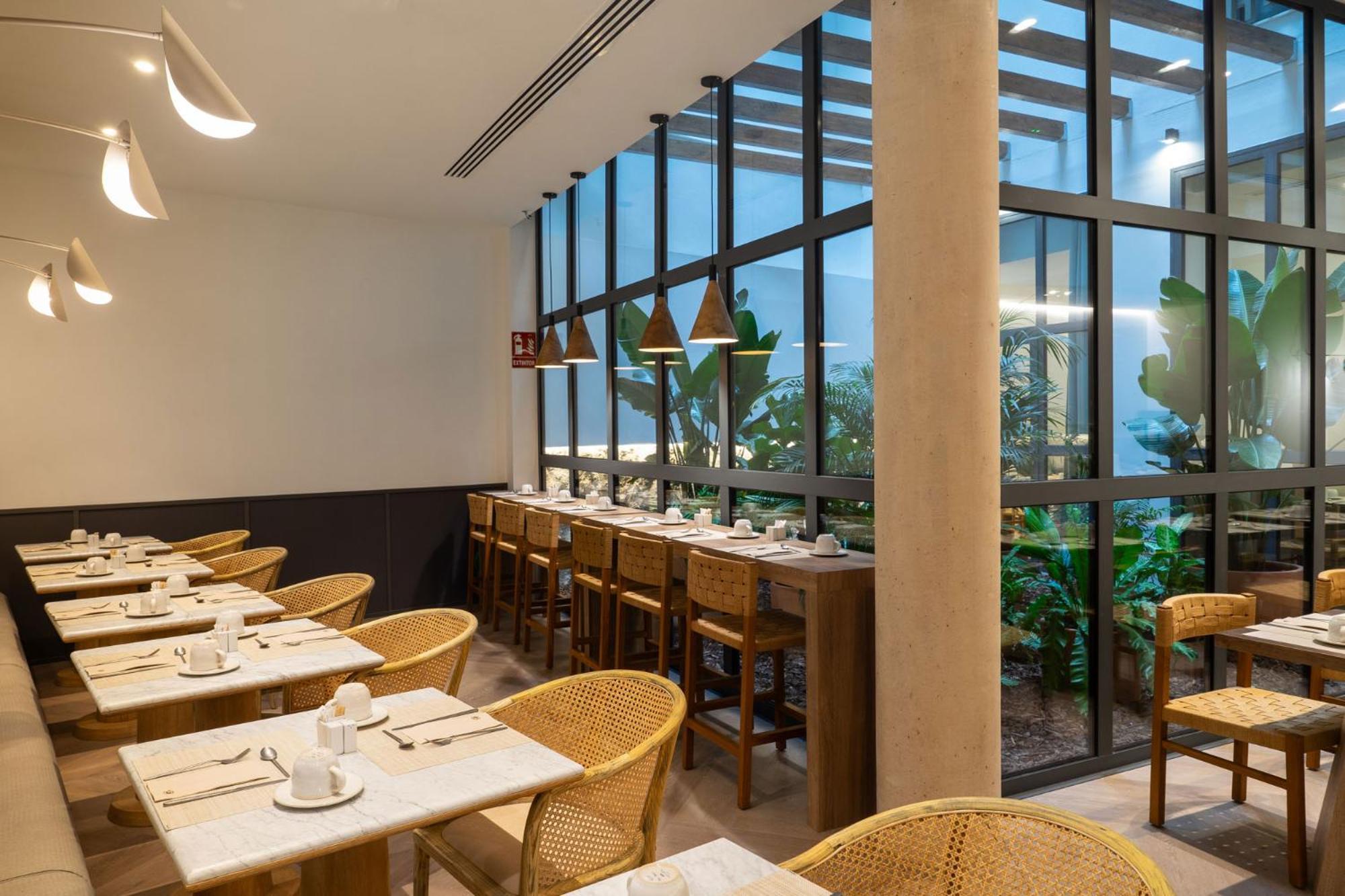 Hotel Well And Come Malaga Bagian luar foto